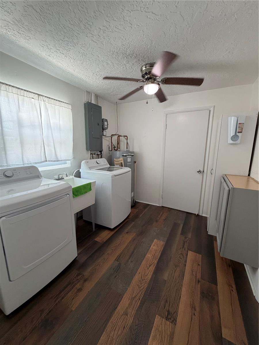 BEVERLY HILLS UNIT 06 - Residential