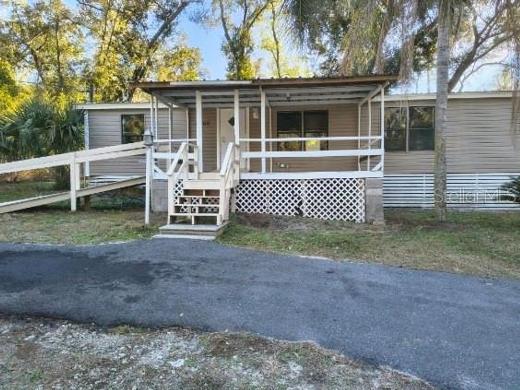 Photo of 16302 SE 57th Street, Ocklawaha, FL 32179 (MLS # OM718567)