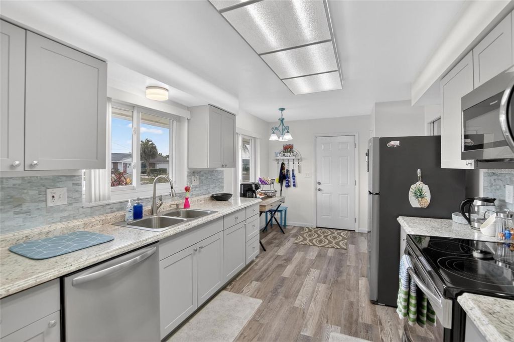 Photo of 809 Oakmont Avenue, Sun City Center, FL 33573 (MLS # TB8497413)