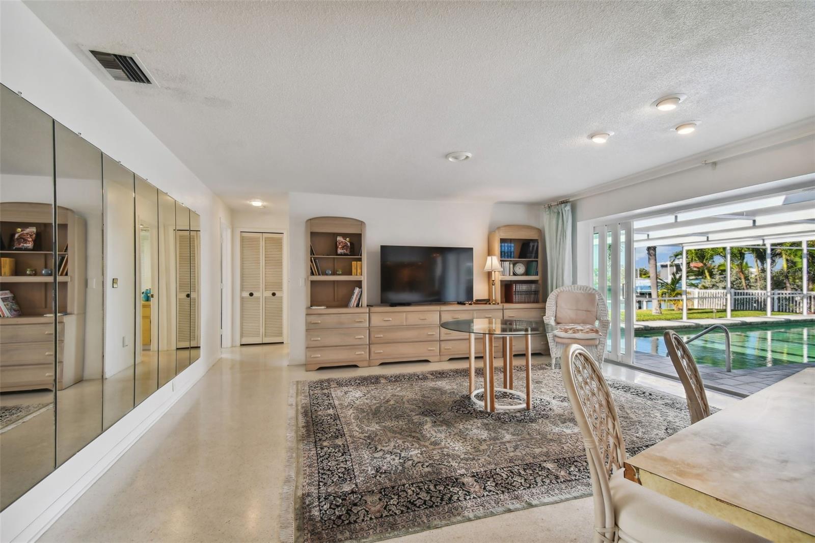 CAPRI ISLE - Residential