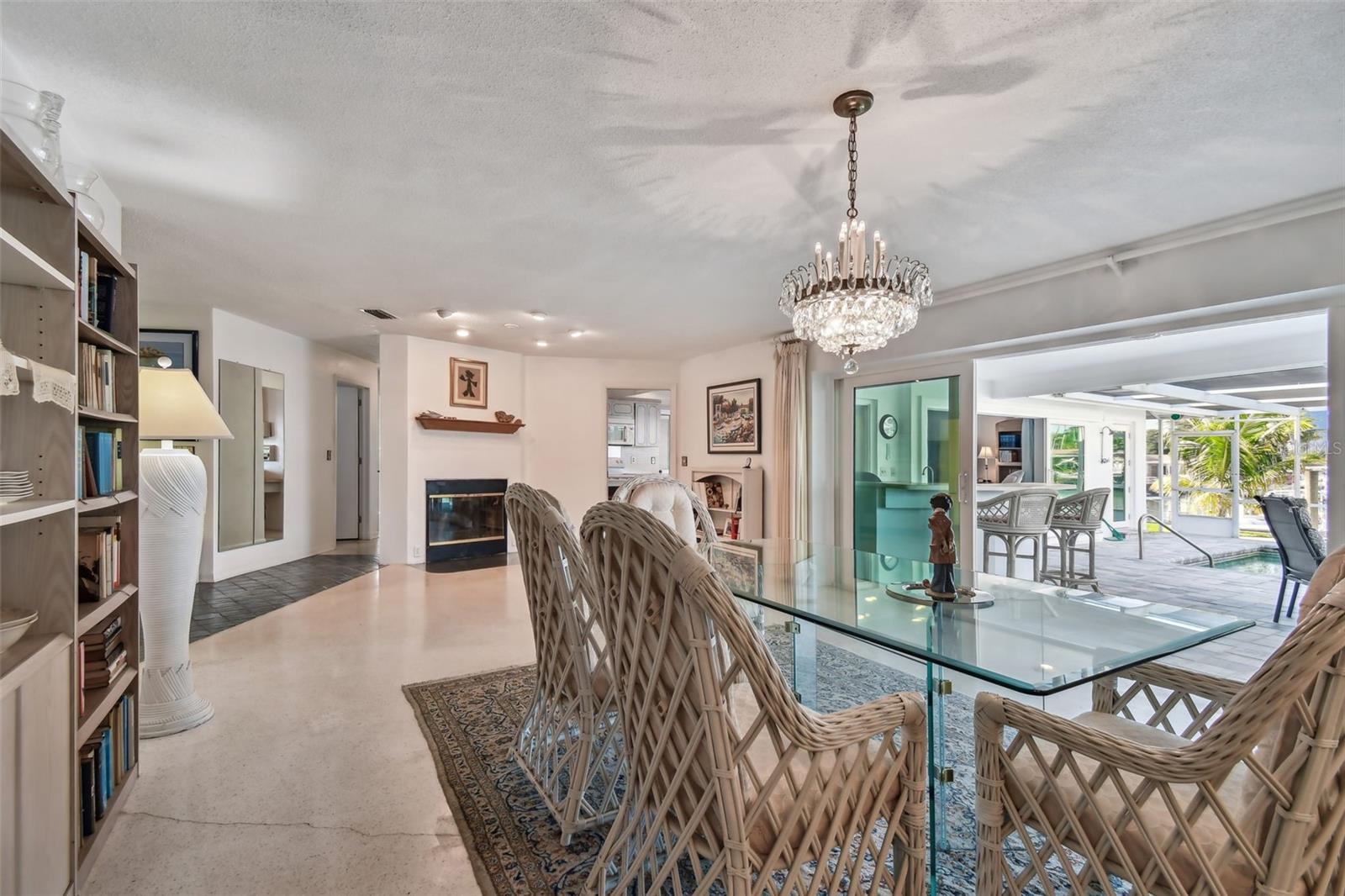 CAPRI ISLE - Residential