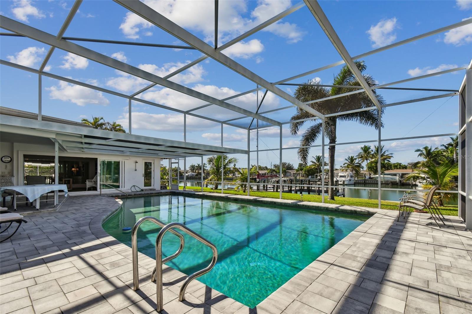 CAPRI ISLE - Residential
