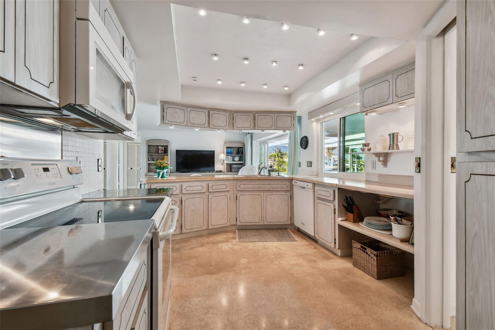 CAPRI ISLE - Residential