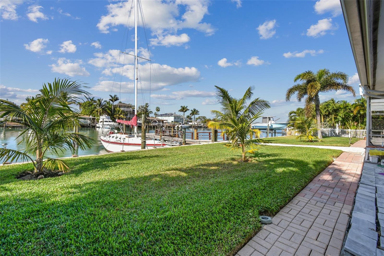CAPRI ISLE - Residential