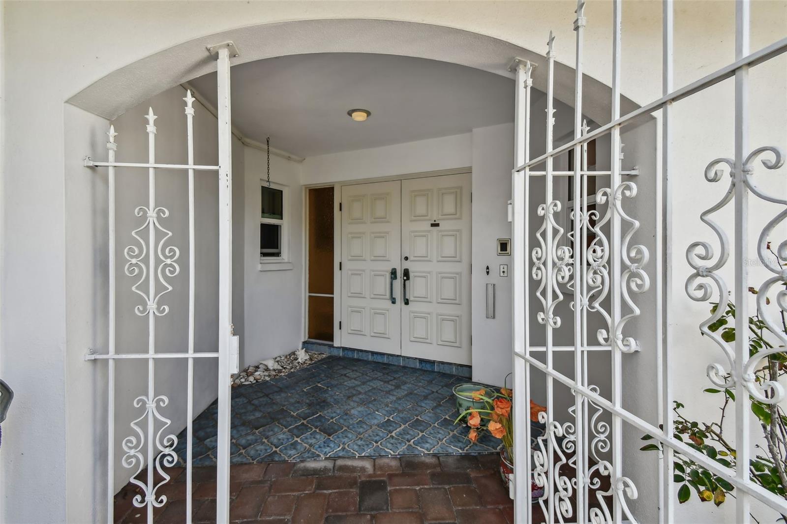 CAPRI ISLE - Residential