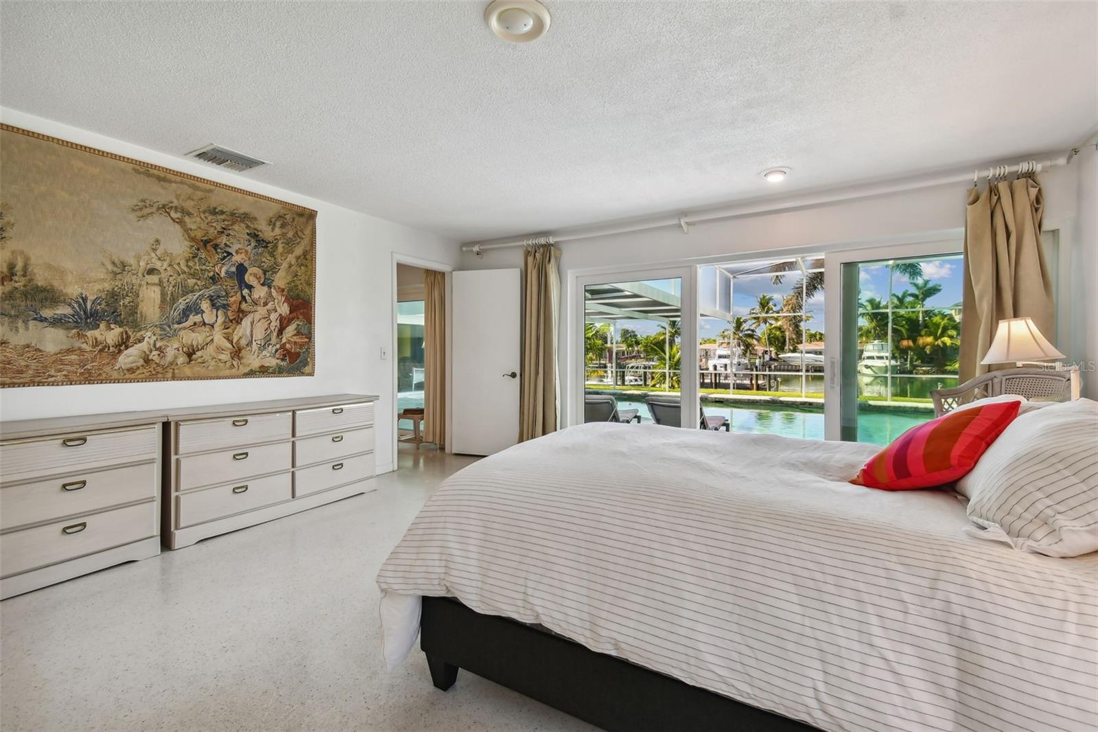 CAPRI ISLE - Residential