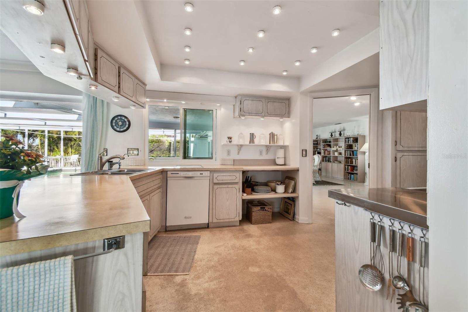 CAPRI ISLE - Residential