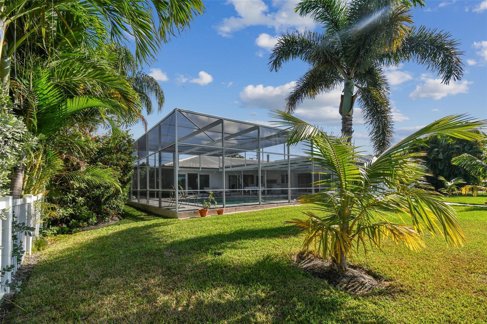 CAPRI ISLE - Residential