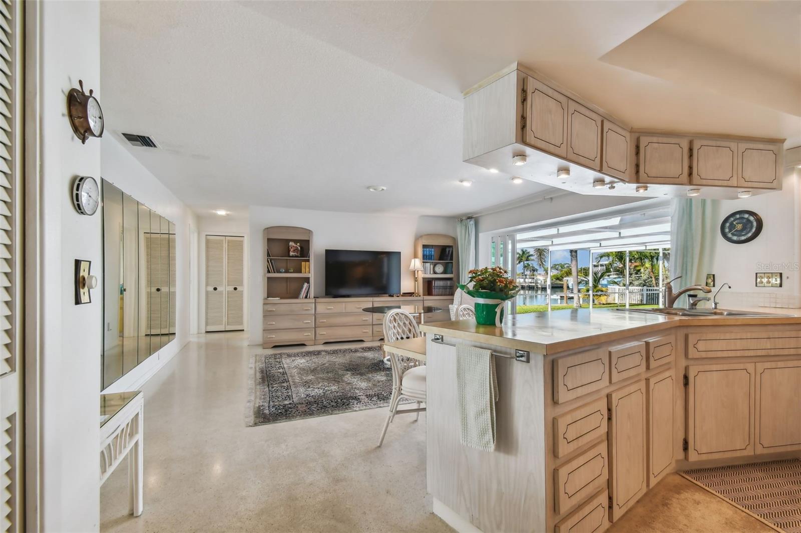 CAPRI ISLE - Residential
