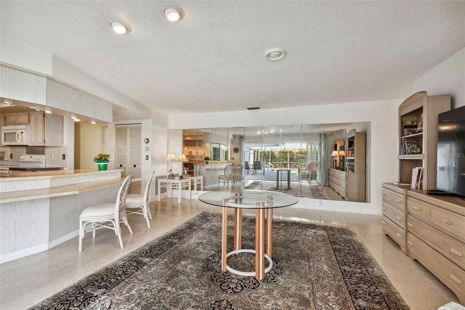 CAPRI ISLE - Residential
