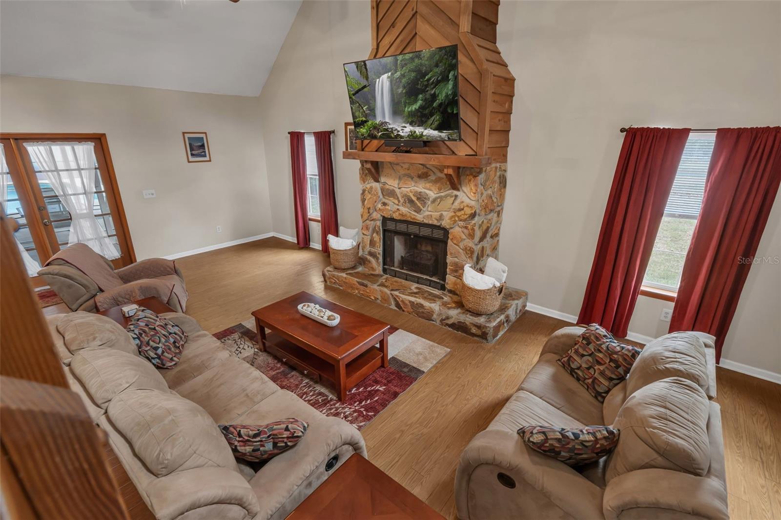 LAKE NELLIE SHORES - Residential