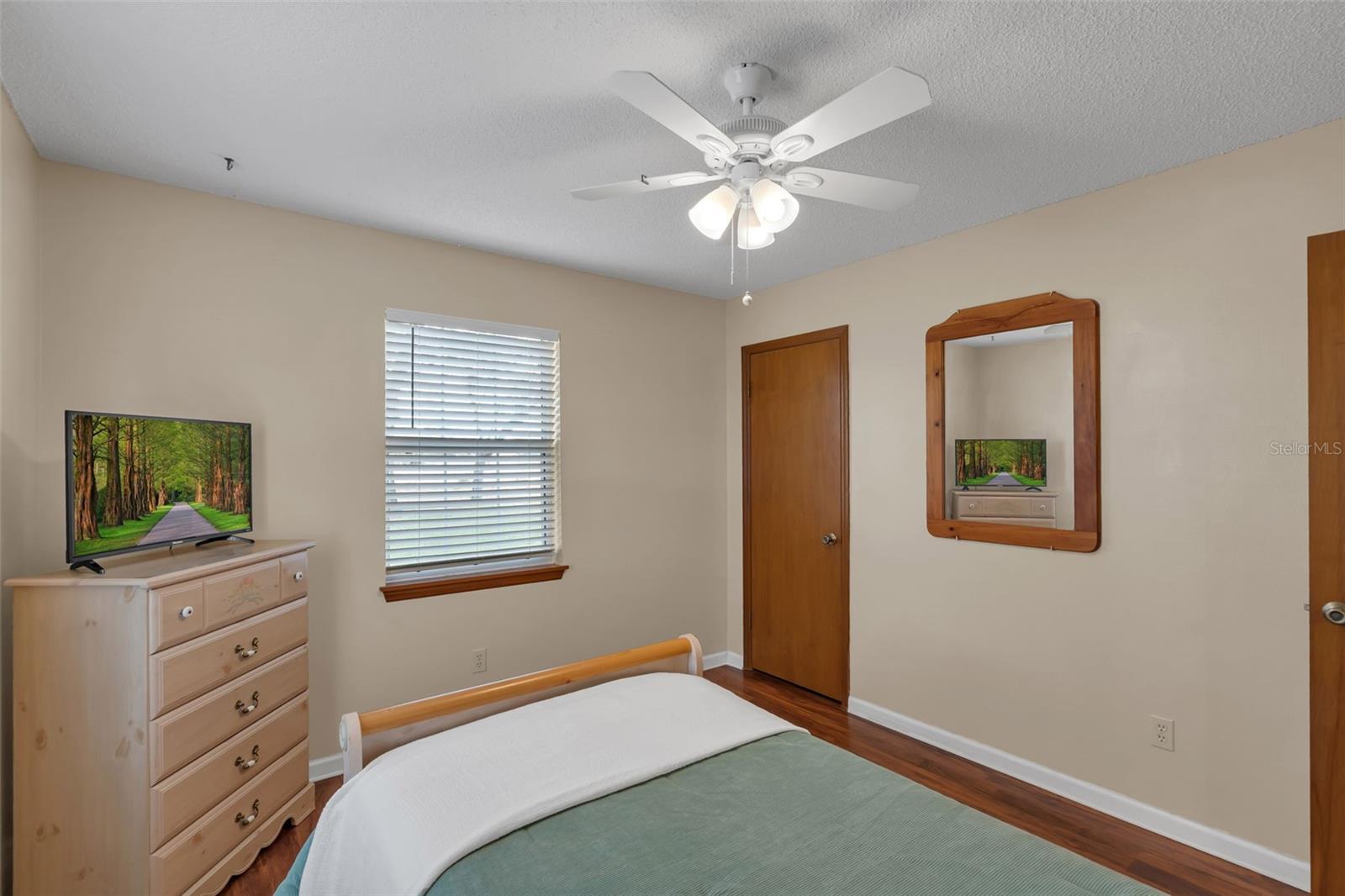 LAKE NELLIE SHORES - Residential