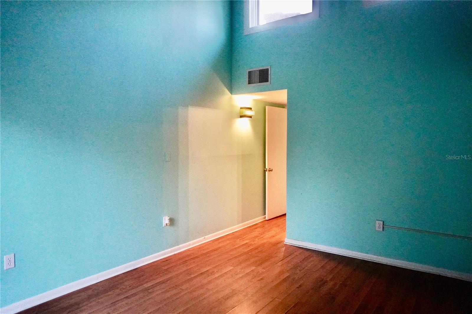 CASA LOMA CONDO - Residential