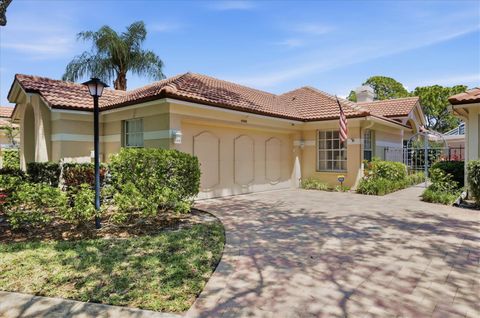 Photo of 4068 Lyndhurst Court, Sarasota, FL 34235 (MLS # A4690209)