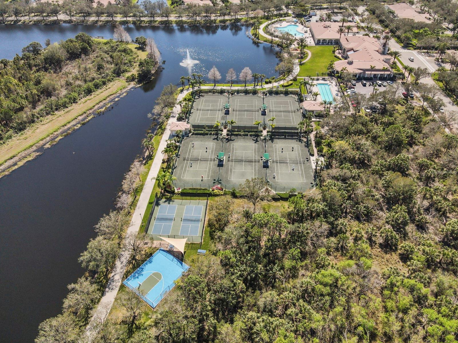 VILLAGEWALK - Residential