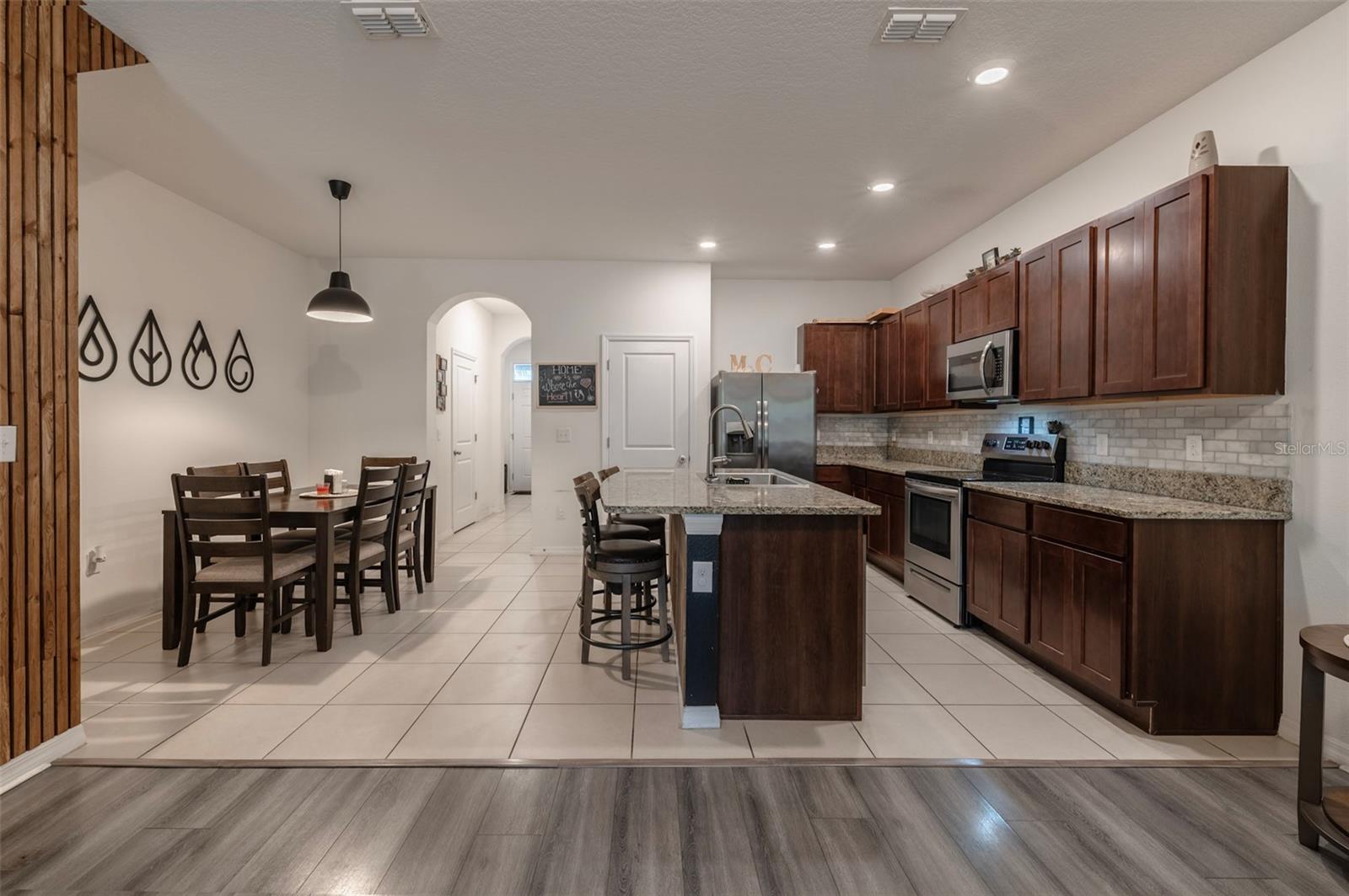 DISTRICT/BLOOMINGDALE - Residential