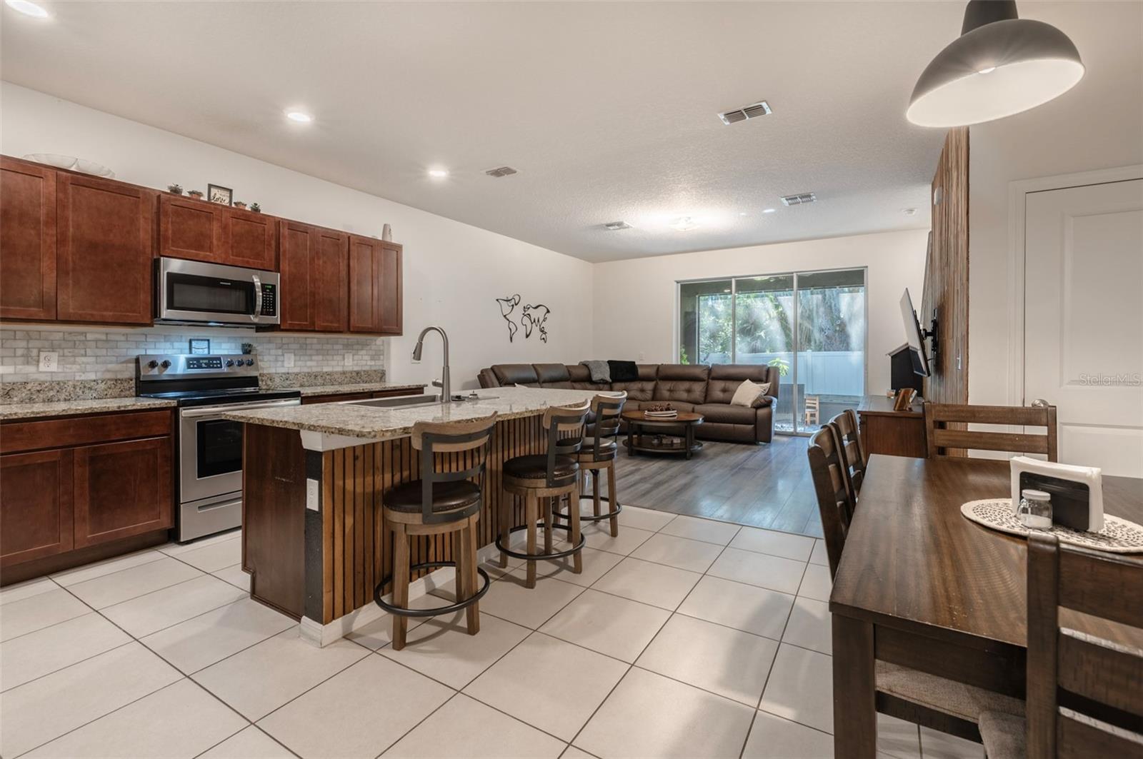 DISTRICT/BLOOMINGDALE - Residential