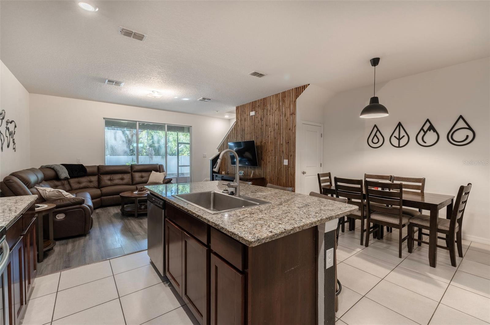 DISTRICT/BLOOMINGDALE - Residential