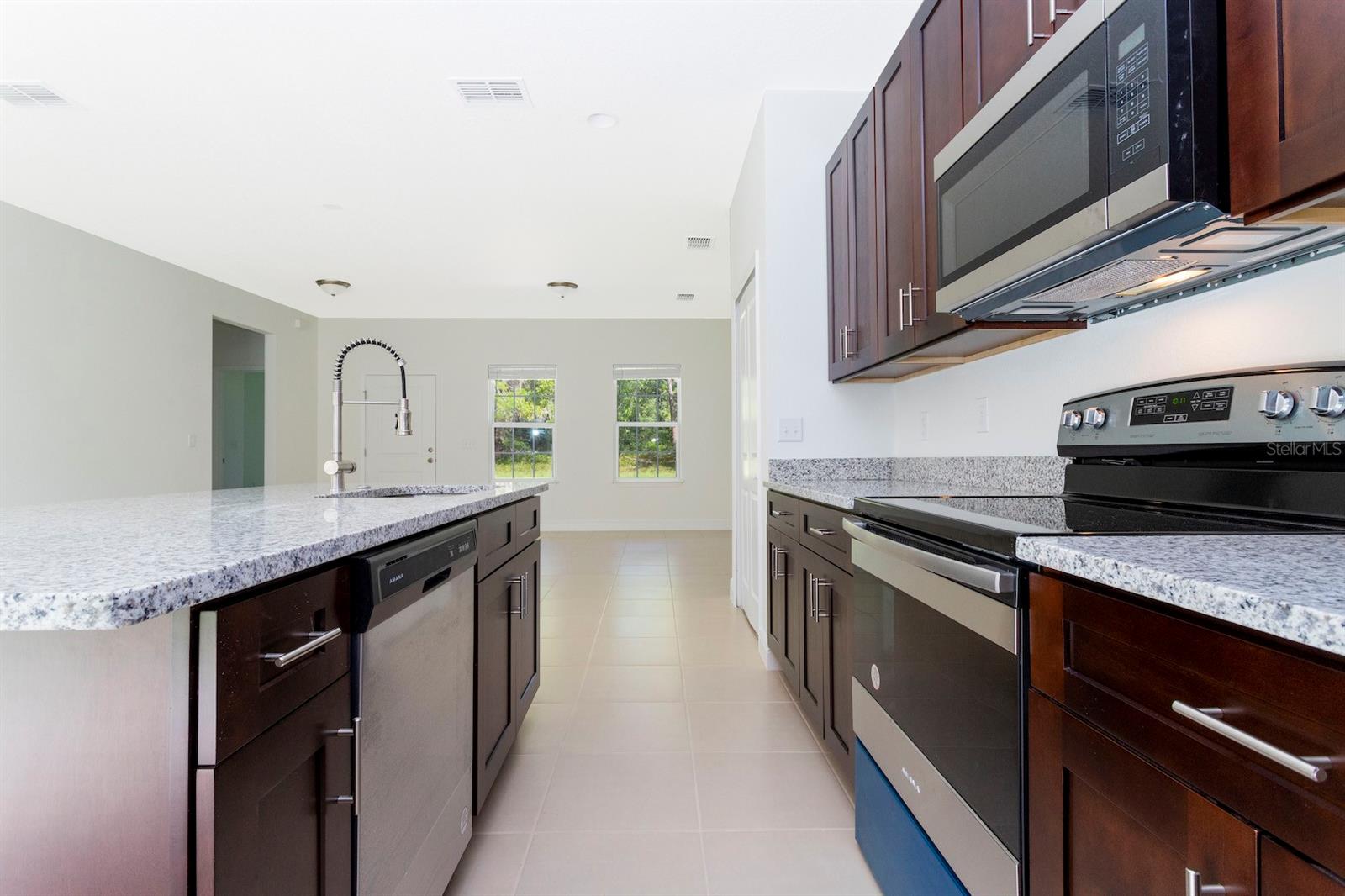 MARION OAKS UN 06 - Residential Lease