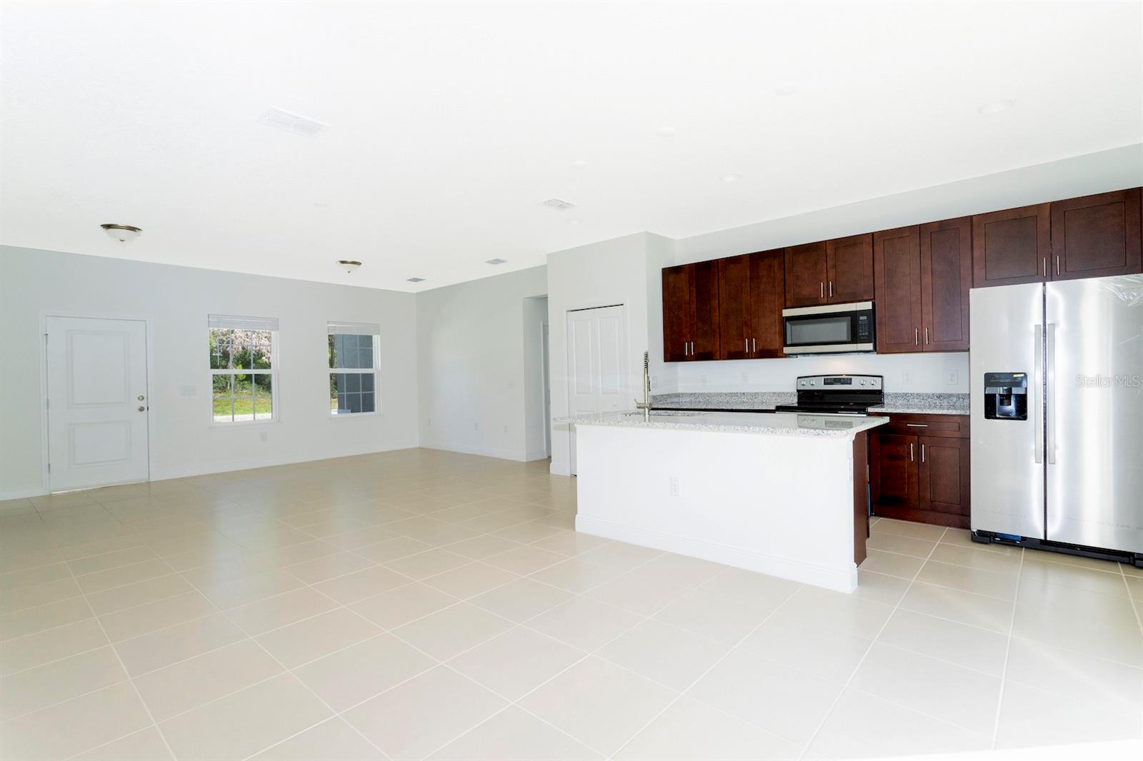 MARION OAKS UN 06 - Residential Lease