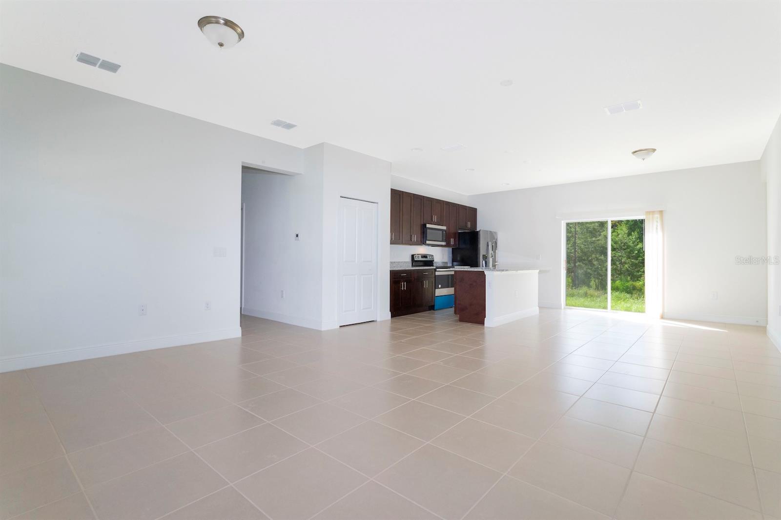 MARION OAKS UN 06 - Residential Lease