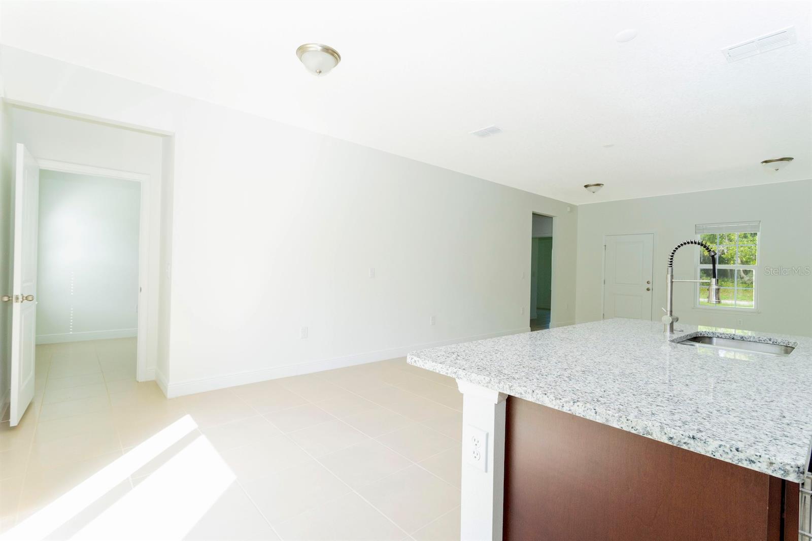 MARION OAKS UN 06 - Residential Lease