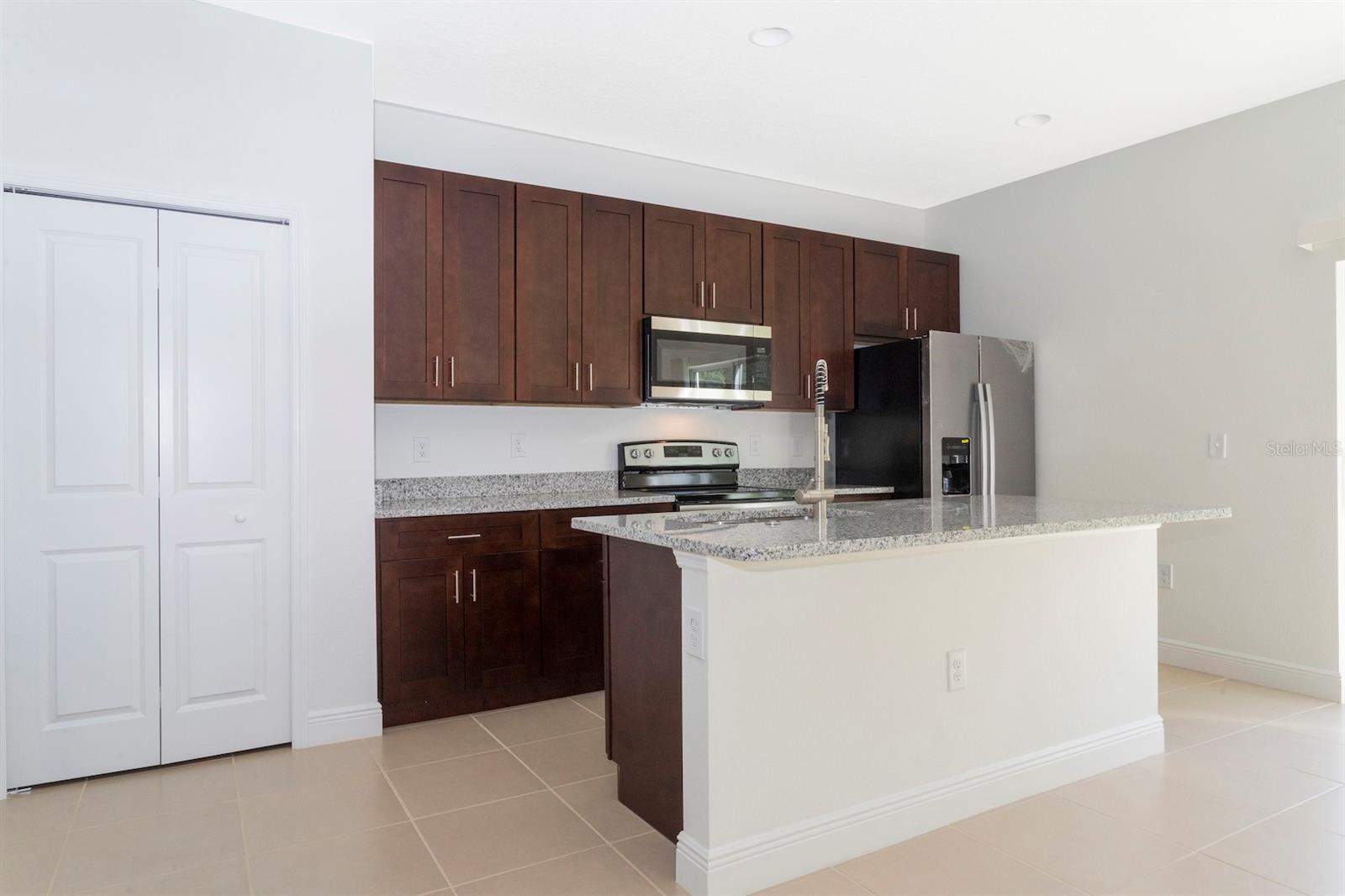 MARION OAKS UN 06 - Residential Lease