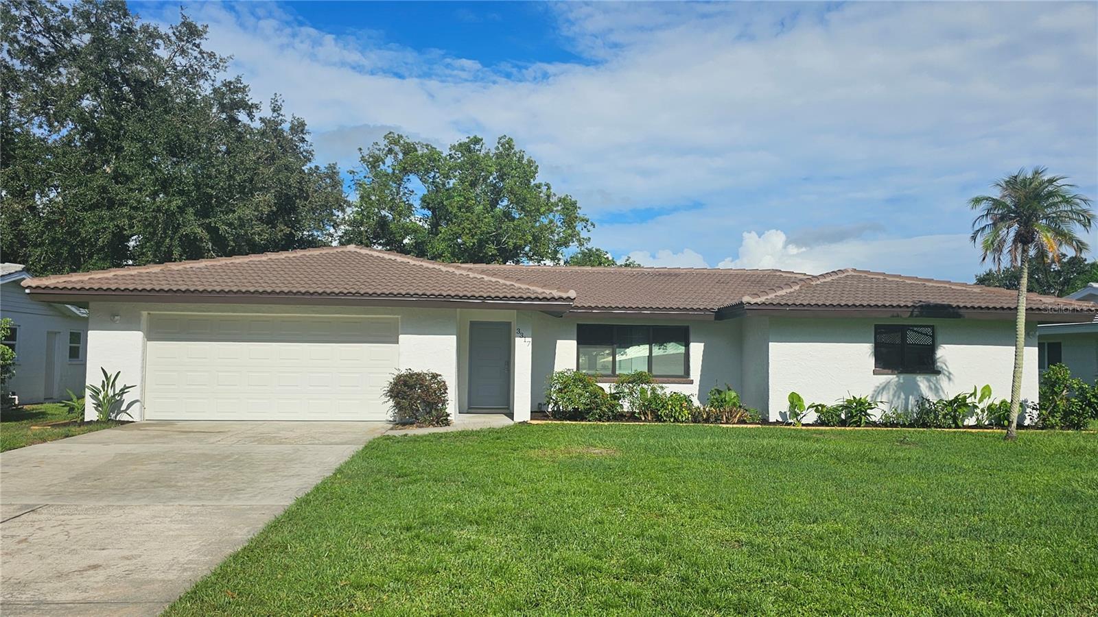 FRST LAKES COUNTRY CLUB ESTATES - Residential