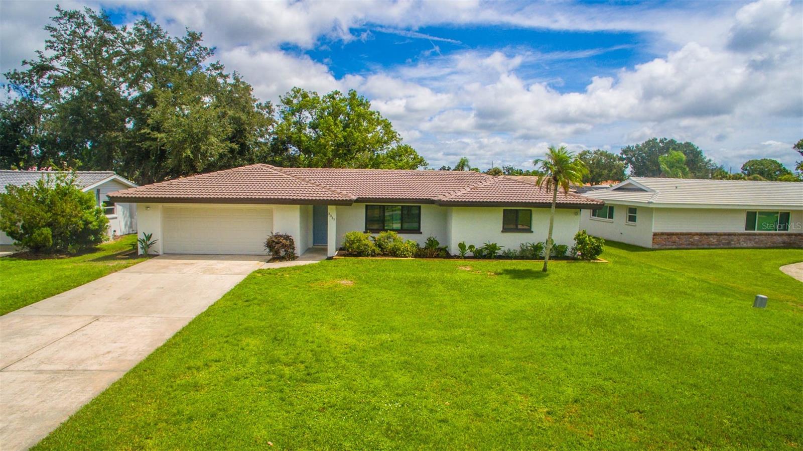 FRST LAKES COUNTRY CLUB ESTATES - Residential