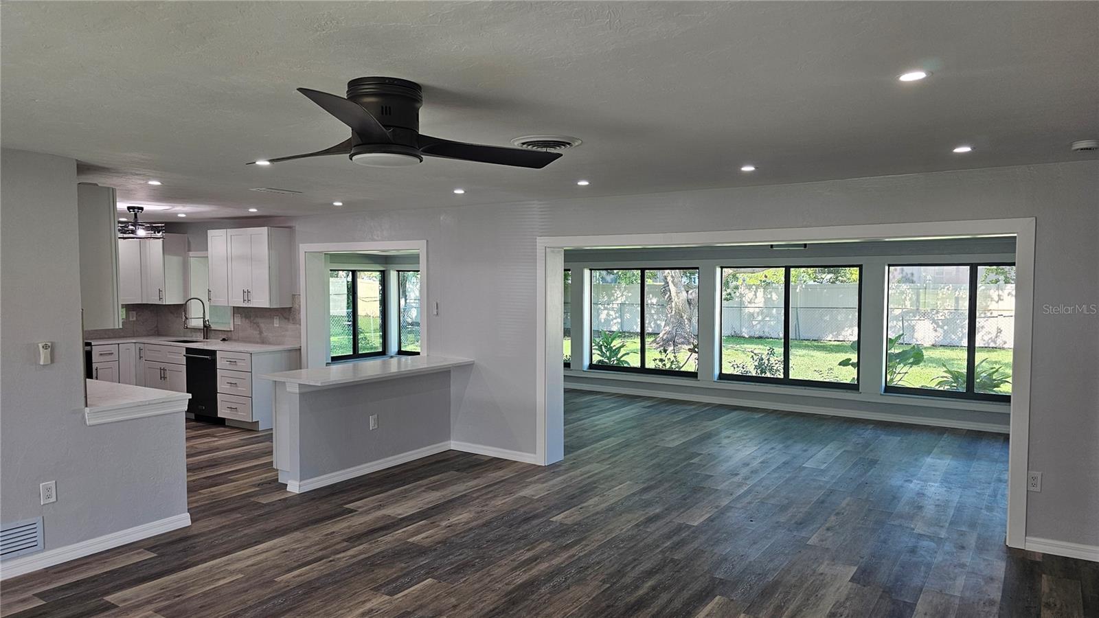 FRST LAKES COUNTRY CLUB ESTATES - Residential