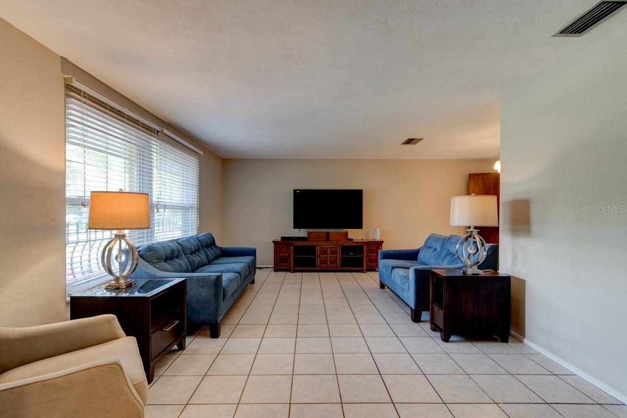 897 LINDENWOOD CIRCLE N