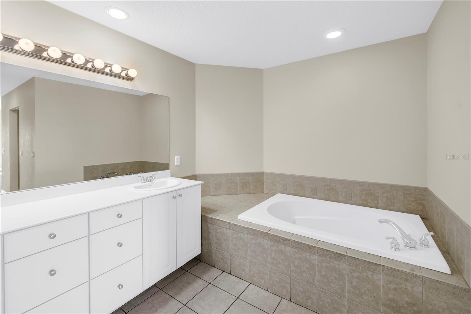 SNUG HARBOUR CONDO - Residential
