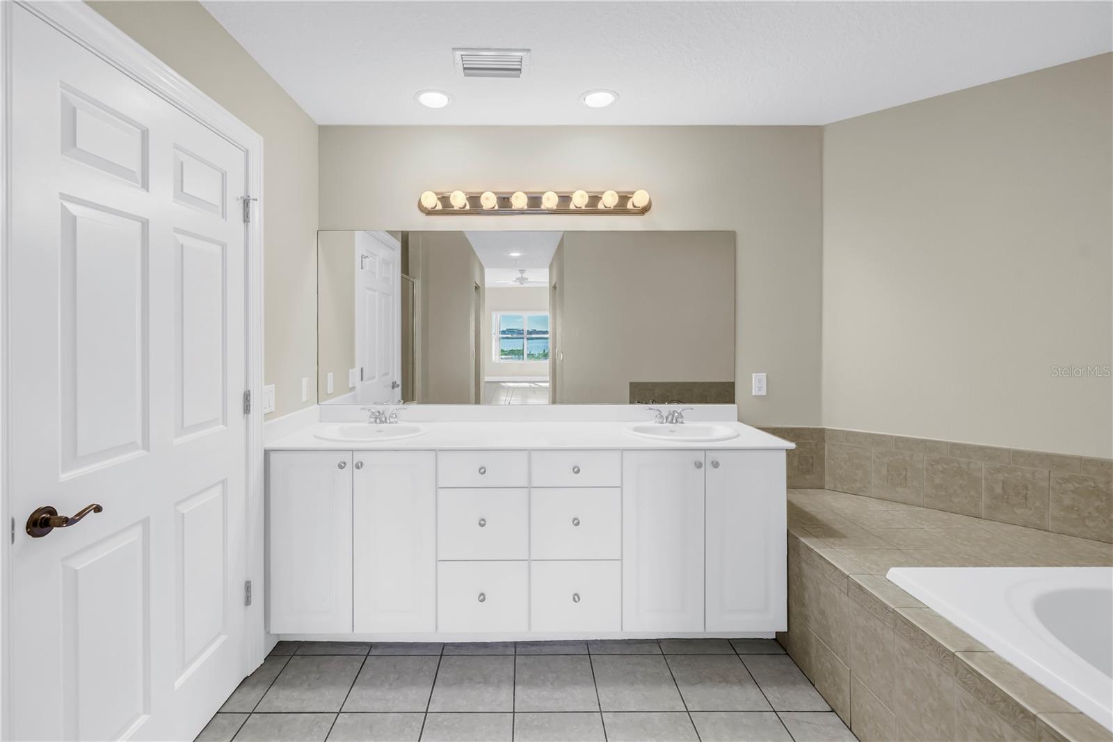 SNUG HARBOUR CONDO - Residential