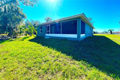 A home in LAKE WALES