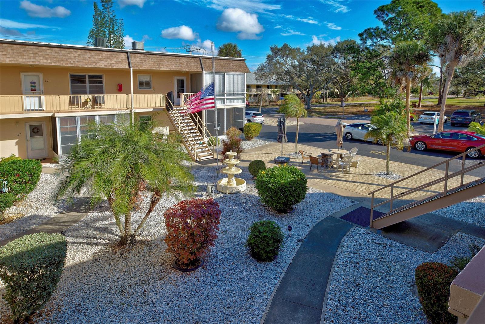 537 MANATEE COURT 204