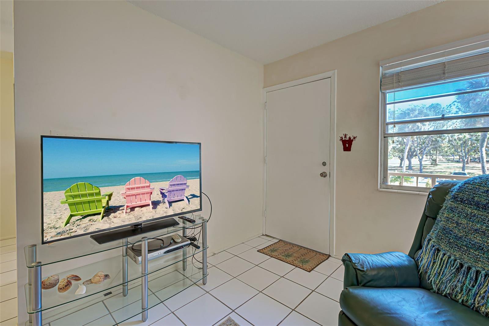 537 MANATEE COURT 204