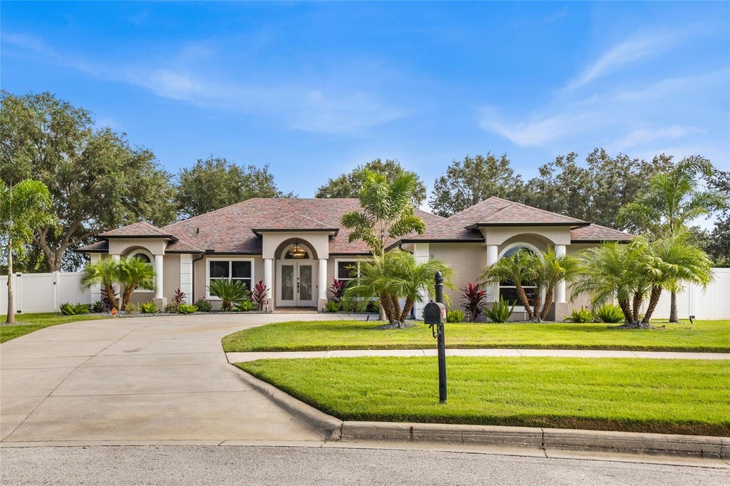 Photo of 987 Princeton Drive, Clermont, FL 34711 (MLS # O6453261)