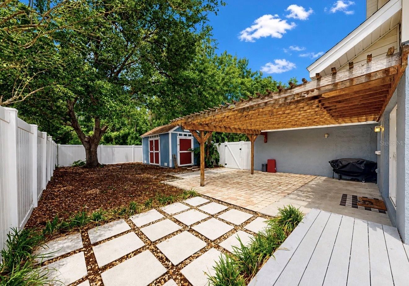 SUMMERVIEW OAKS SUB - Residential