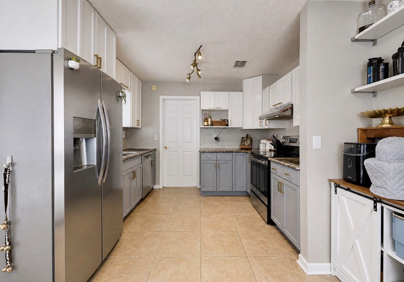 SUMMERVIEW OAKS SUB - Residential