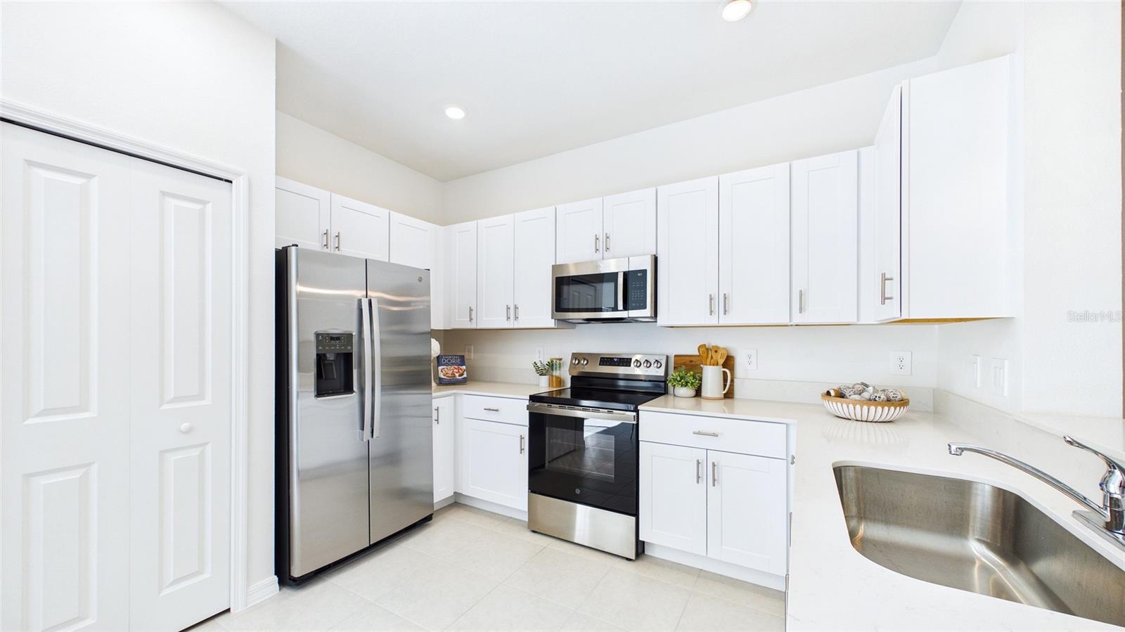 SOUTH SHORE POINTE - Residential