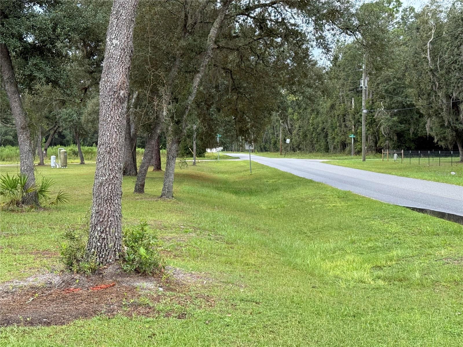 INTERLACHEN LAKES ESTATES - Land