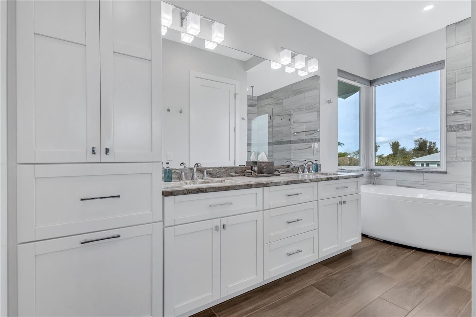 SIESTA BEACH - Residential