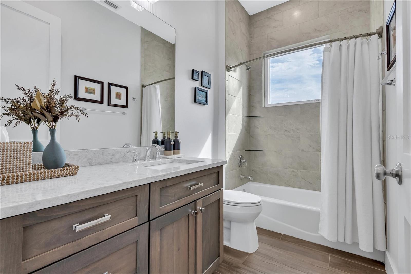 SIESTA BEACH - Residential