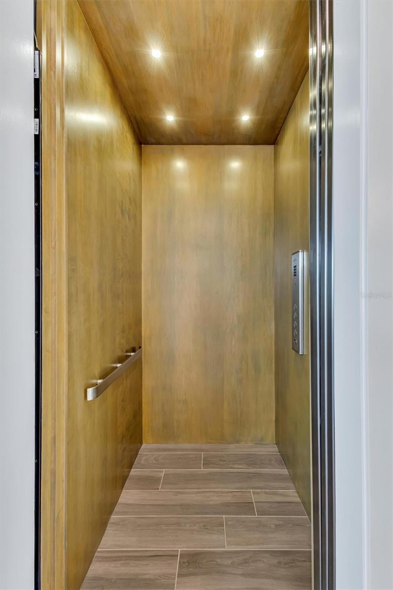 SIESTA BEACH - Residential