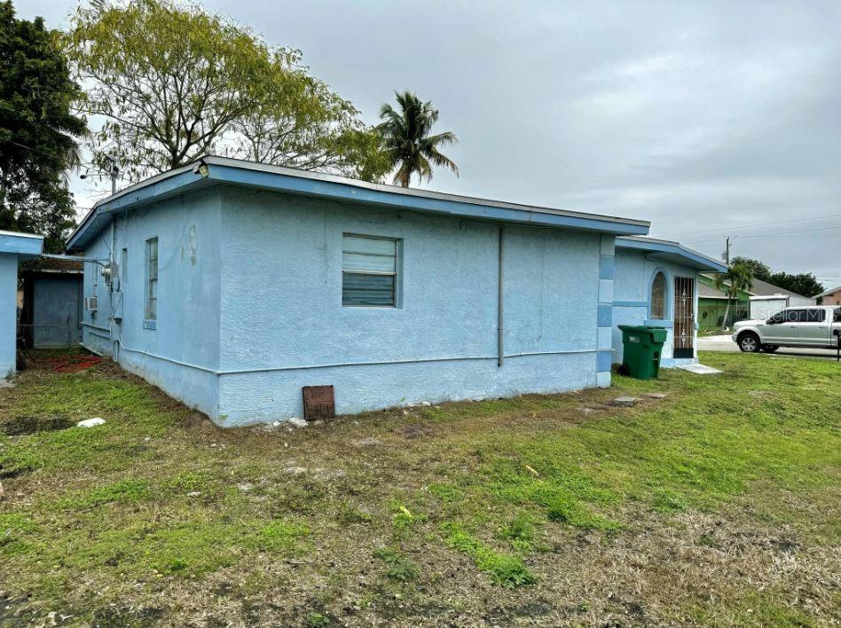 225 NW 11TH AVENUE