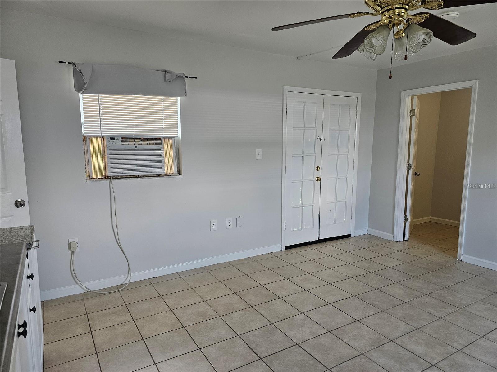 JOHN H DREWS 01 EXT - Residential Lease