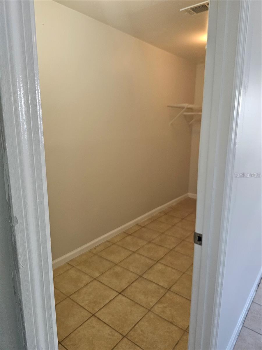 JOHN H DREWS 01 EXT - Residential Lease