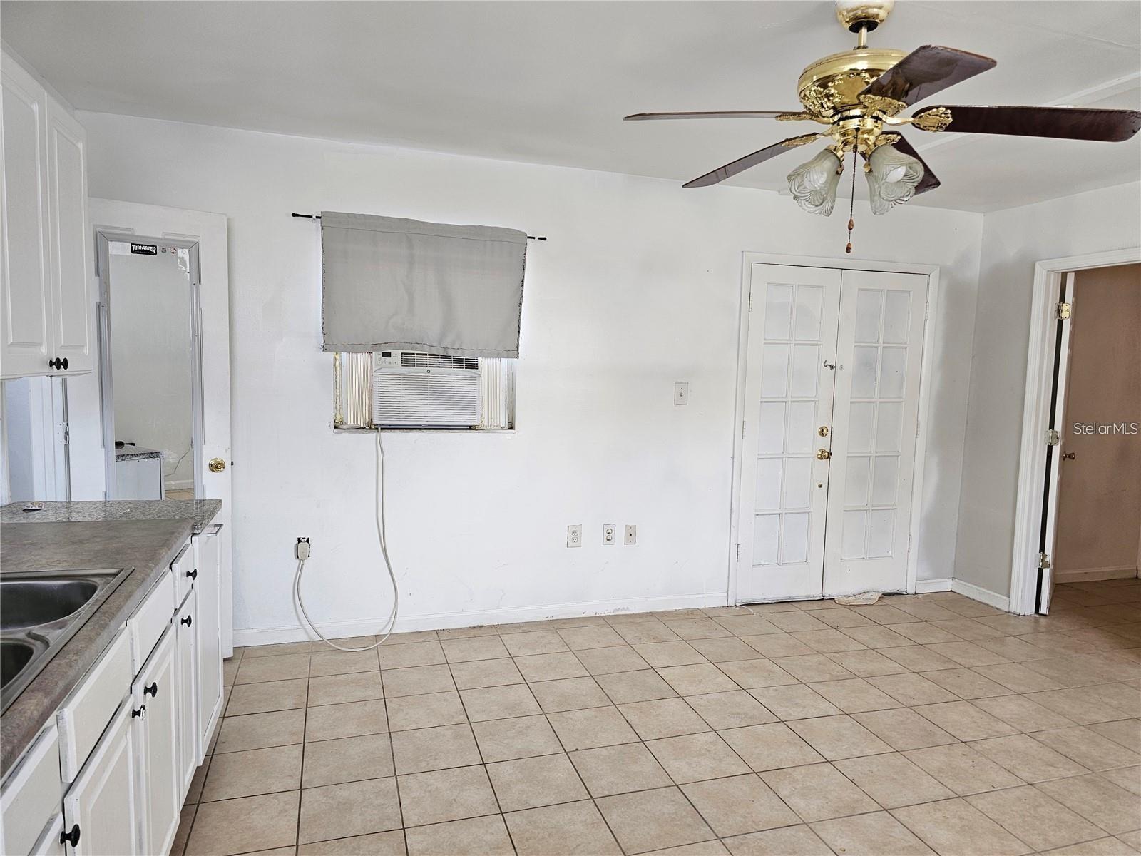 JOHN H DREWS 01 EXT - Residential Lease