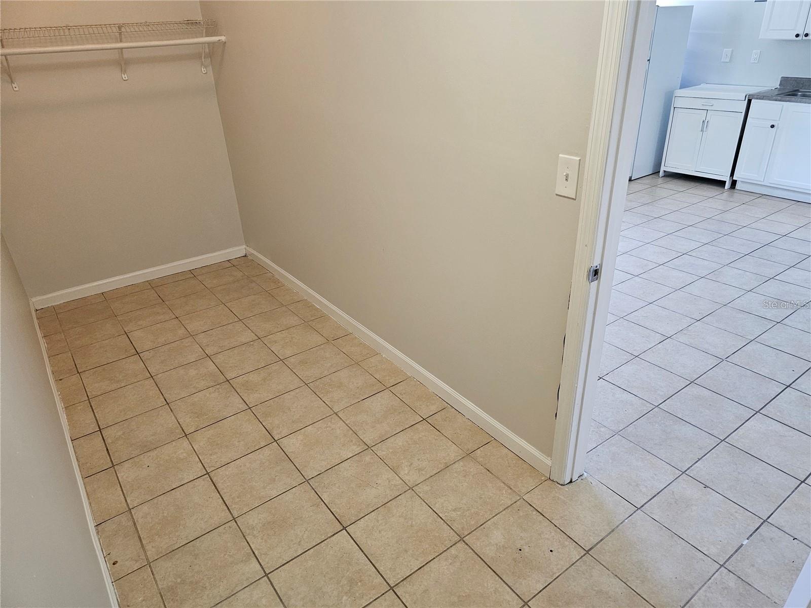 JOHN H DREWS 01 EXT - Residential Lease