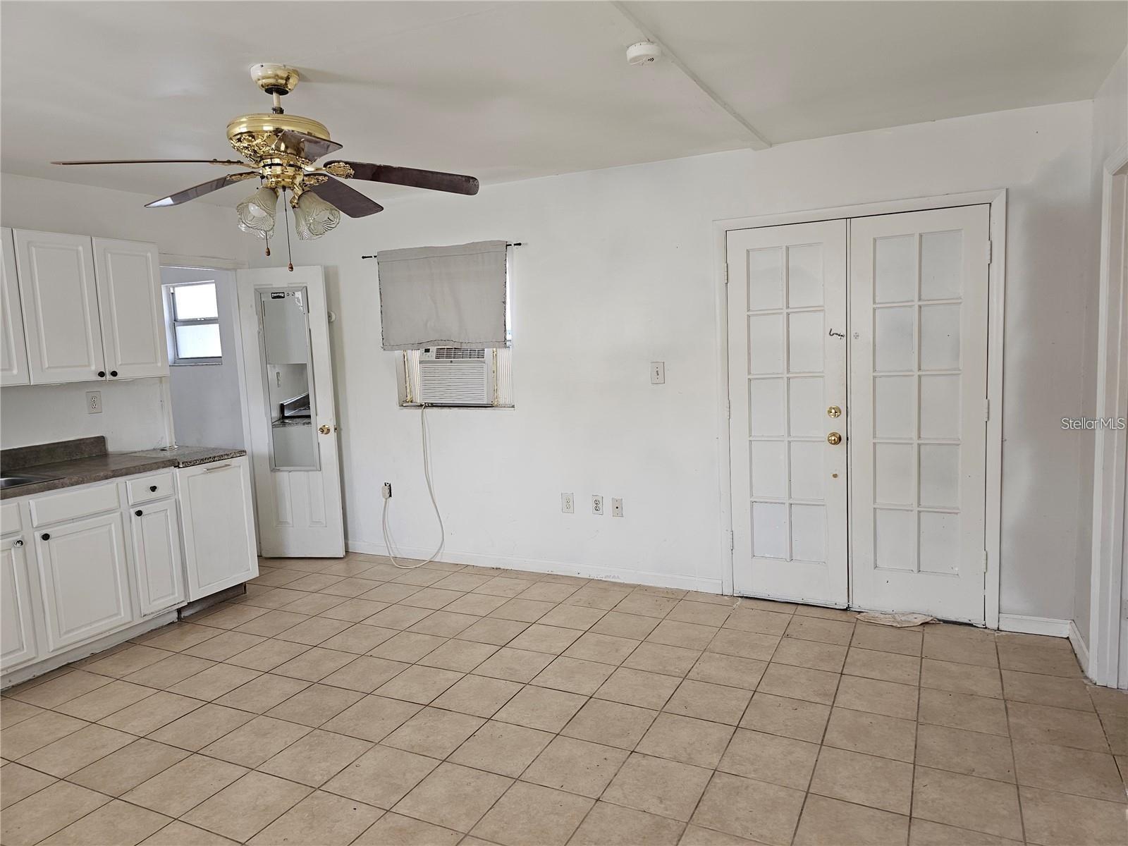 JOHN H DREWS 01 EXT - Residential Lease